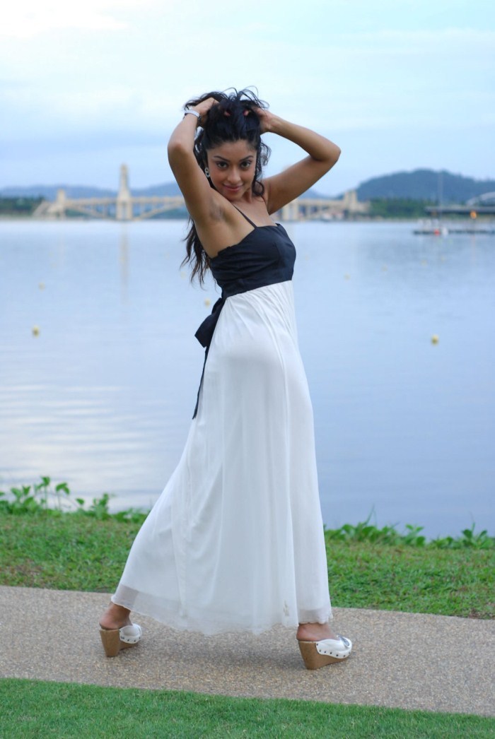 Payal Ghosh Posing Outside - Pictures | Picture 100677